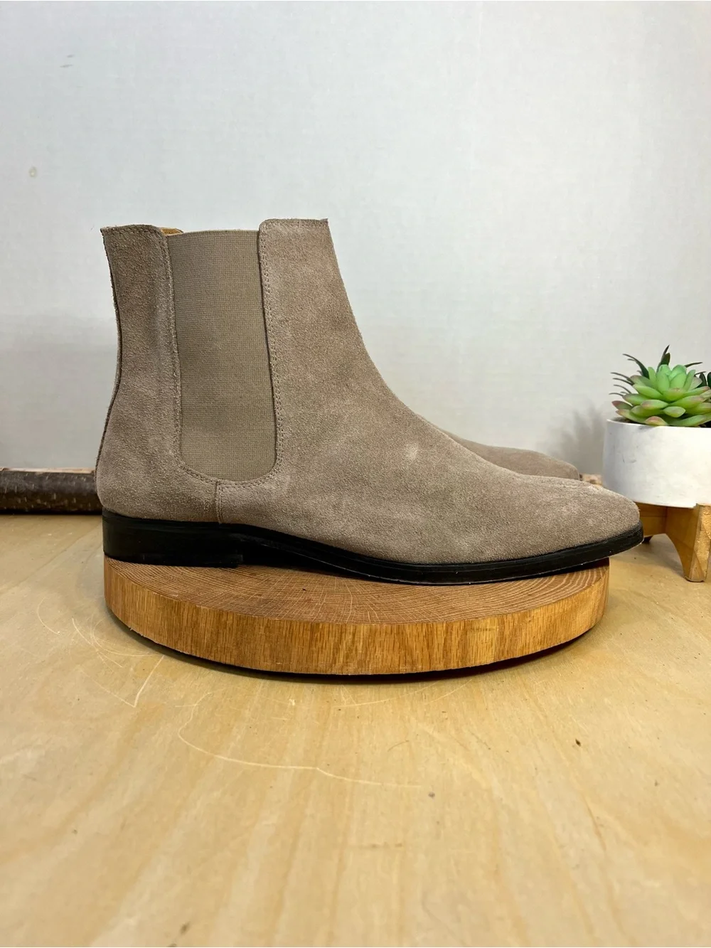 Express Men's Gray Taupe Suede Chelsea Boots Size 11